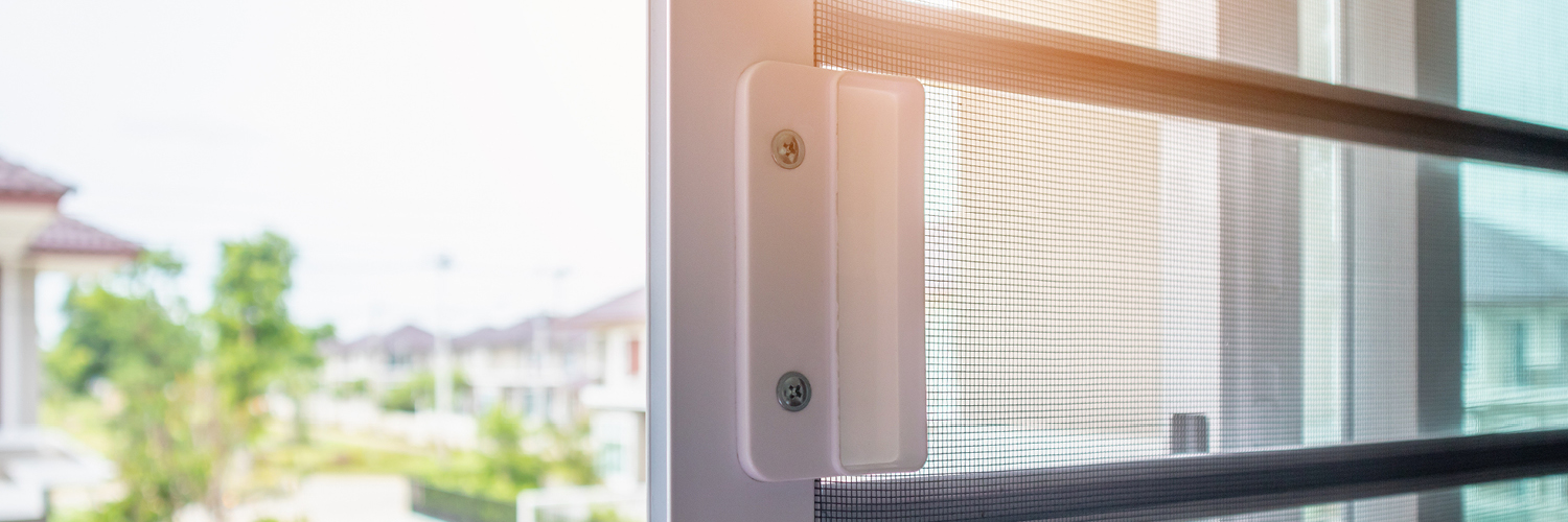 Screen door repair on a Delaware home